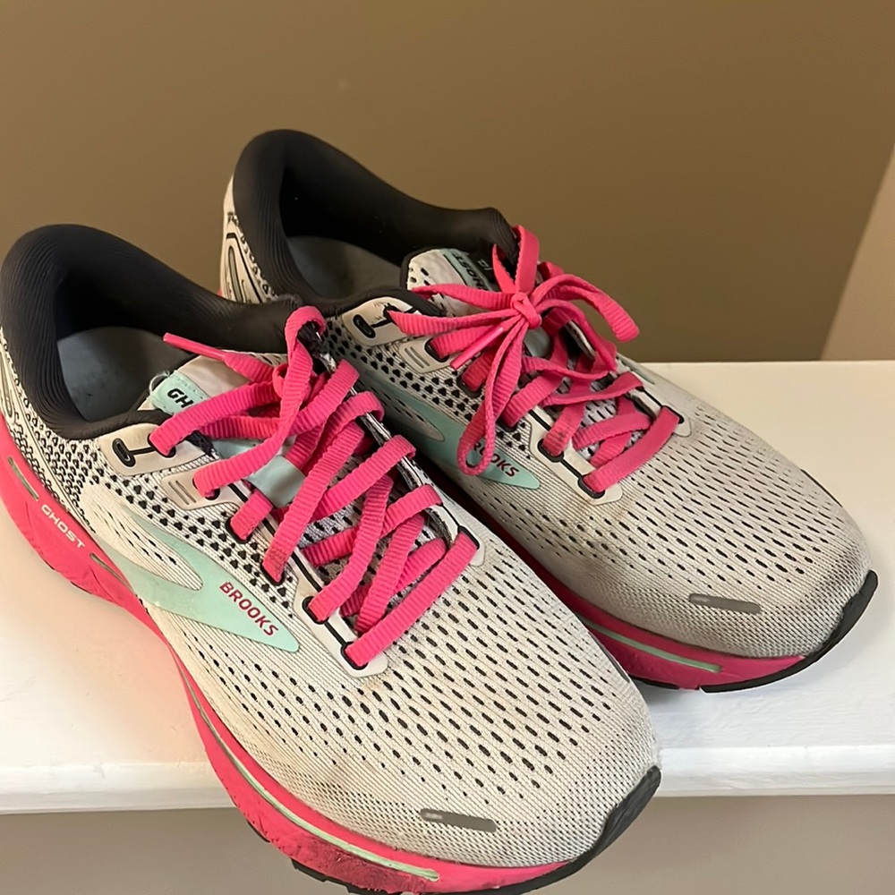 Brooks ghost 14 running sneakers grey/pink  size 7